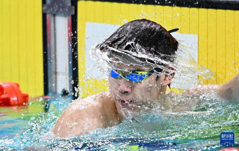 巴西选手在游泳比赛中实现突破 巴西选手在游泳比赛中实现突破