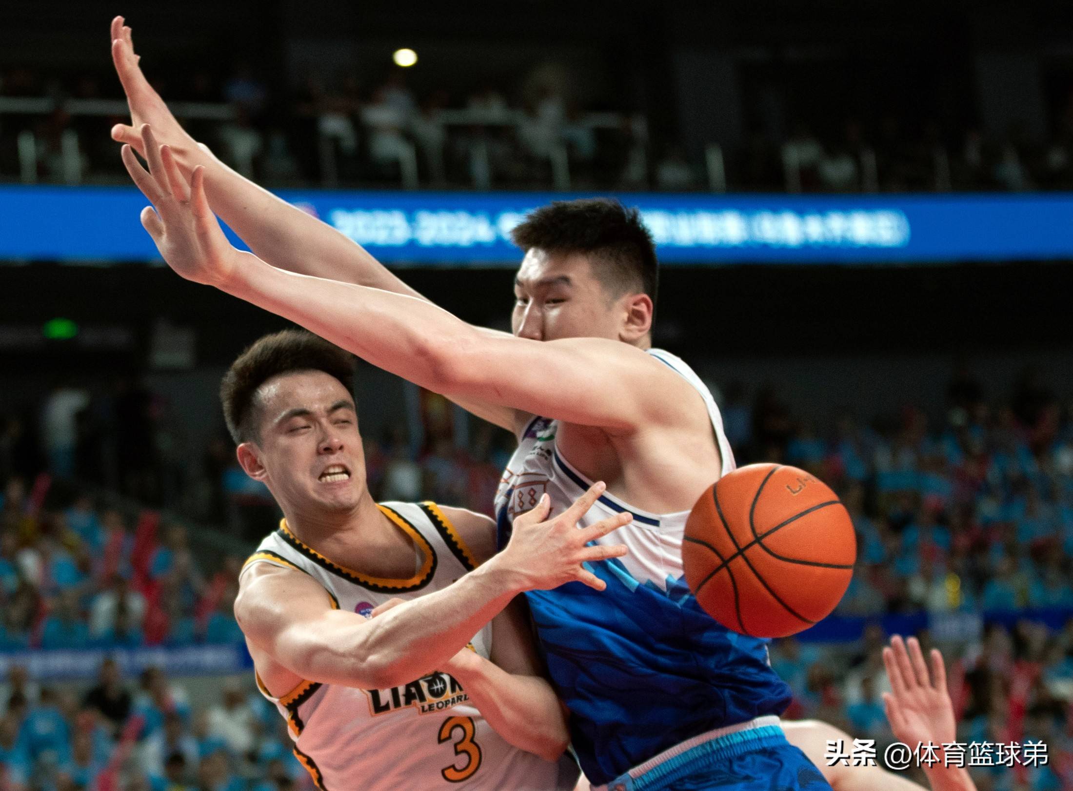 悲情!球队在比赛中遭遇意外伤病,导致大战失利的简单介绍 悲情!球队在比赛中遭遇意外伤病,导致大战失利的简单介绍