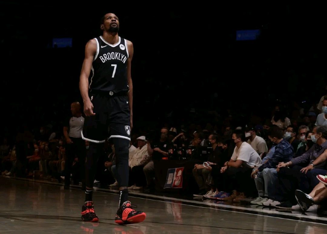 关于篮网血洗火箭，汉密尔顿完成帽子戏法的信息