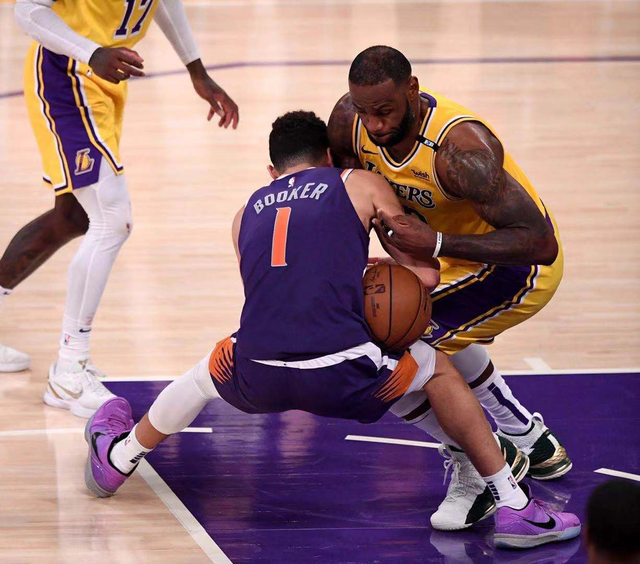 包含爆冷！英雄联盟强队意外出局震惊全场的词条