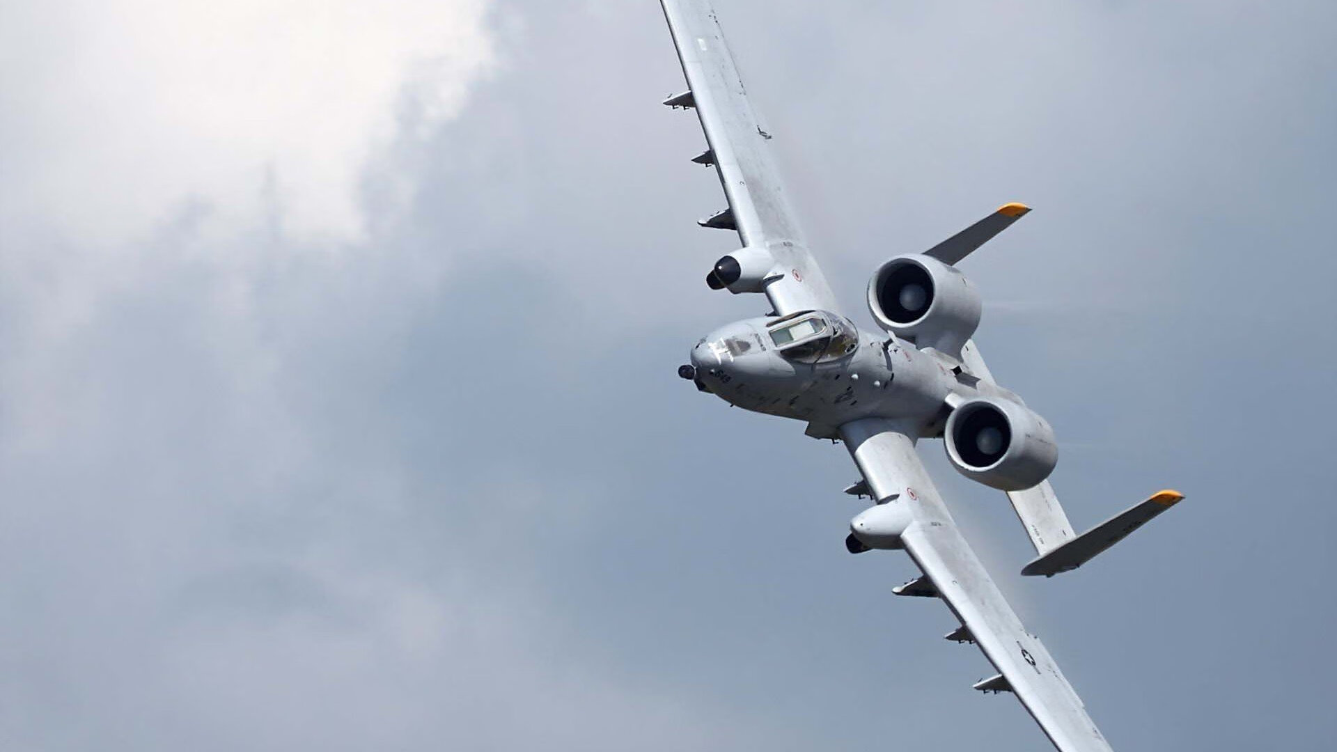 霍勒迪接管东决关键战,独行侠鏖战骑士捍卫主场