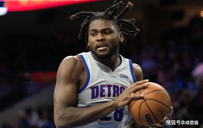 鹈鹕单节拉开活塞，范弗利特成为关键先生