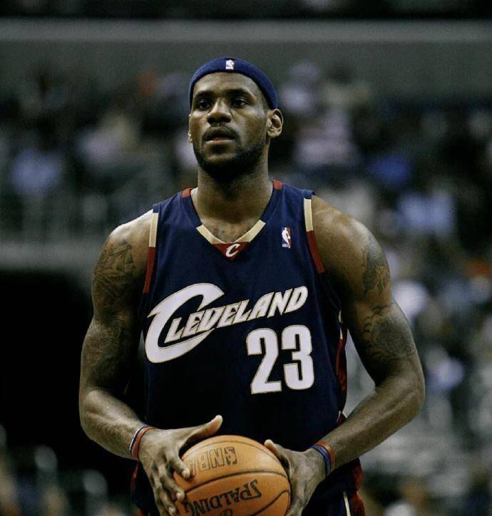 骑士斩落湖人，詹姆斯冠军级表现