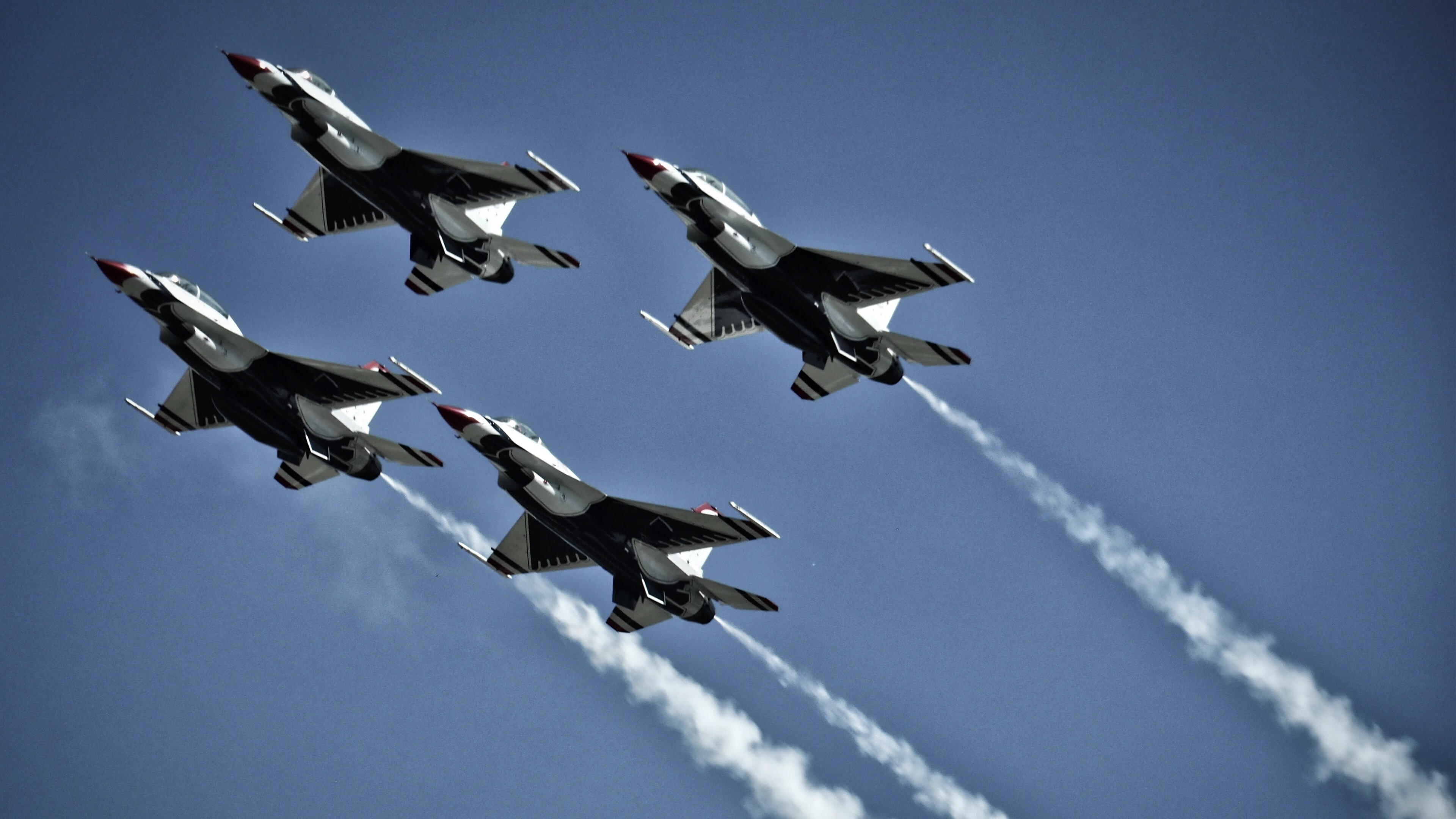 街道赛的轰鸣与篮下的统治，武切维奇数据之夜映照F1激情